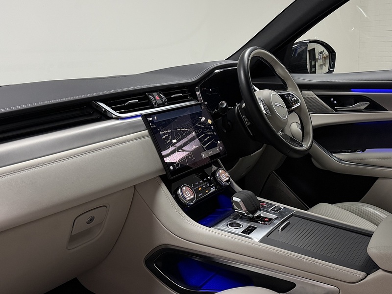 Jaguar F-PACE D200 MHEV R-Dynamic SE Black - U400059580