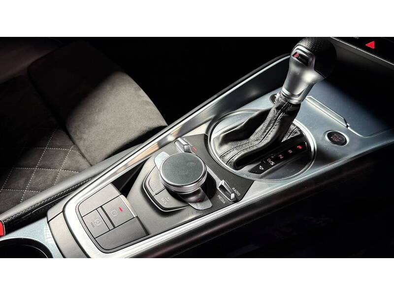 Audi TT TFSI Black Edition - U400059638