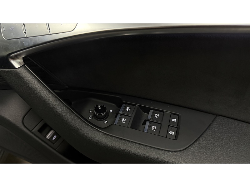 Audi A6 Saloon TDI Black Edition - U400059639