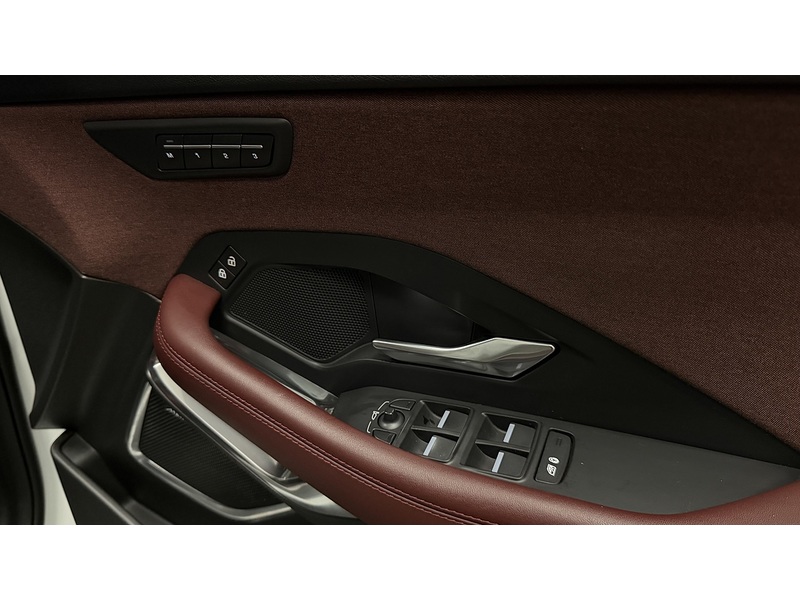 Jaguar E-PACE D204 MHEV R-Dynamic HSE - U400059676