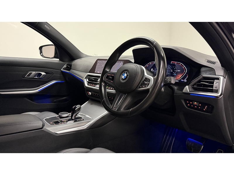 BMW 3 Series 320d MHT M Sport - U400059685