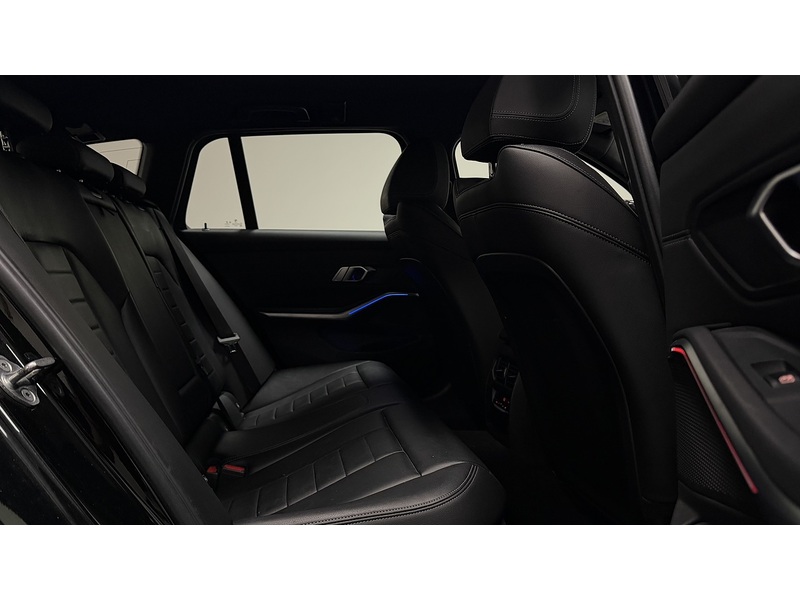 BMW 3 Series 320d MHT M Sport - U400059685