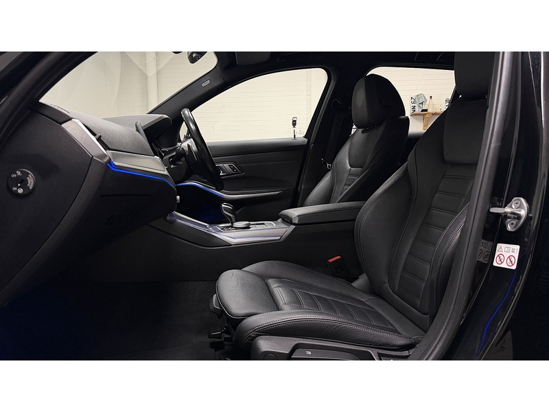 BMW 3 Series 320d MHT M Sport - U400059685