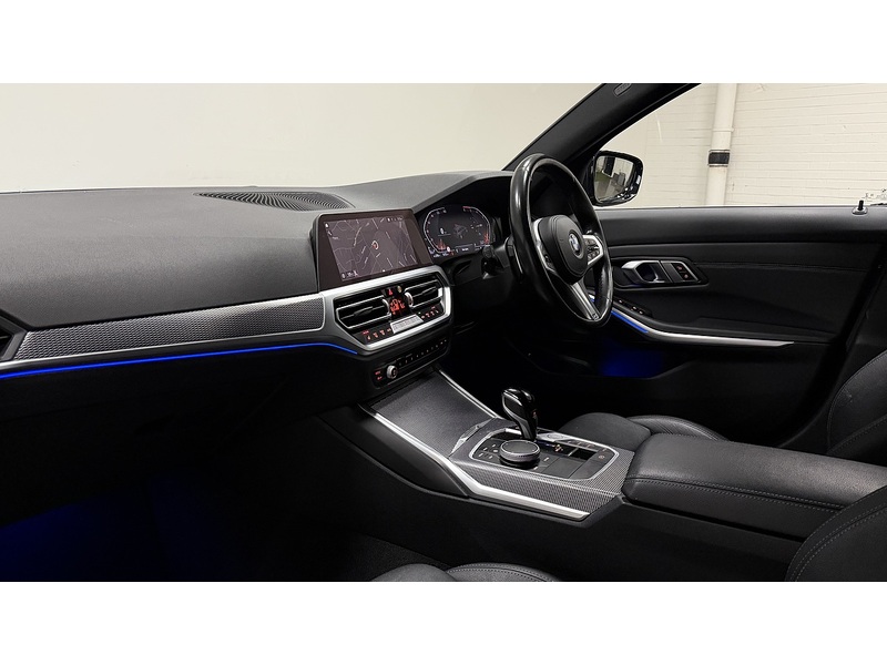 BMW 3 Series 320d MHT M Sport - U400059685