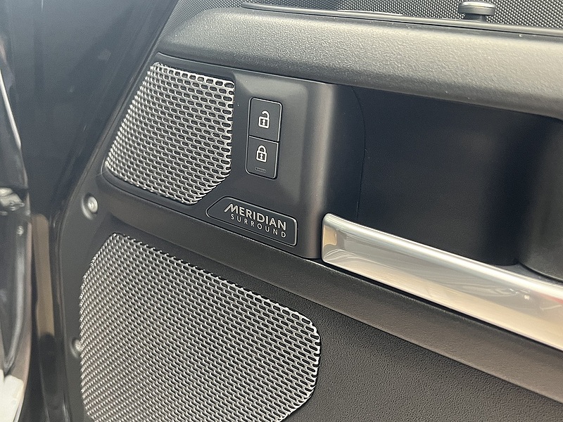 Land Rover P525 V8 SUV 5.0 Automatic Petrol