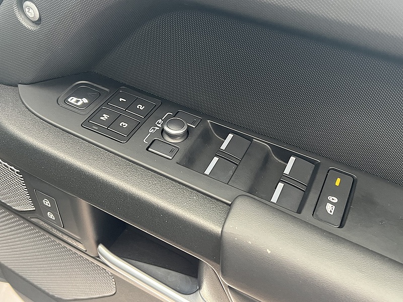 Land Rover P525 V8 SUV 5.0 Automatic Petrol