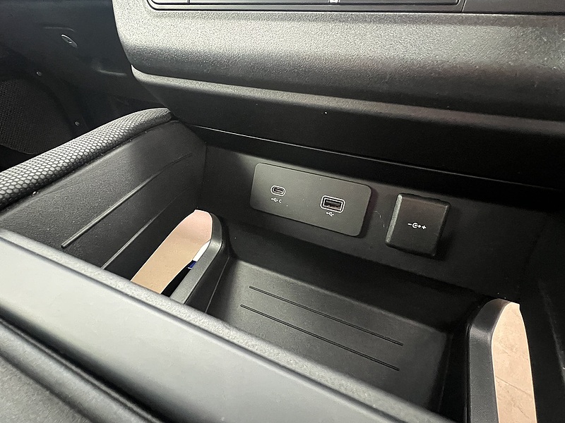 Land Rover P525 V8 SUV 5.0 Automatic Petrol