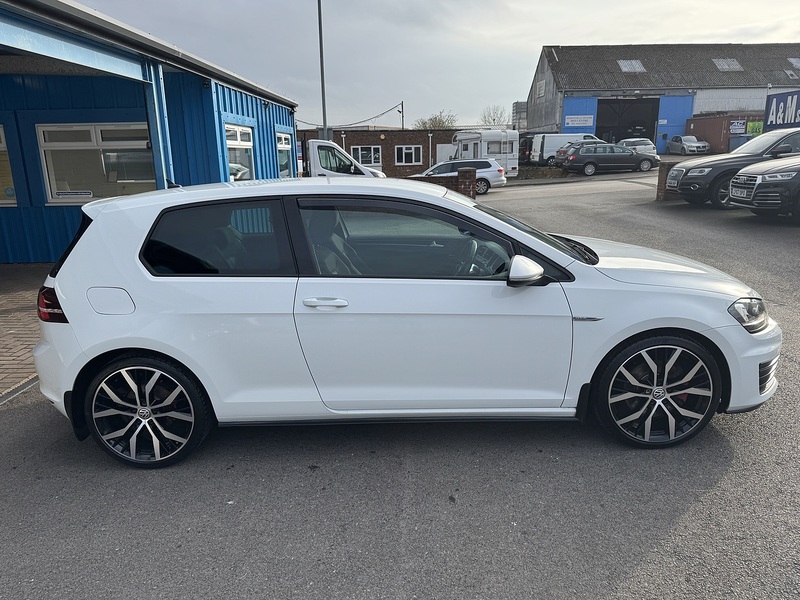 Volkswagen 2.0 TDI BlueMotion Tech GTD Hatchback 3dr Diesel DSG Euro 6 (s/s) (184 ps)