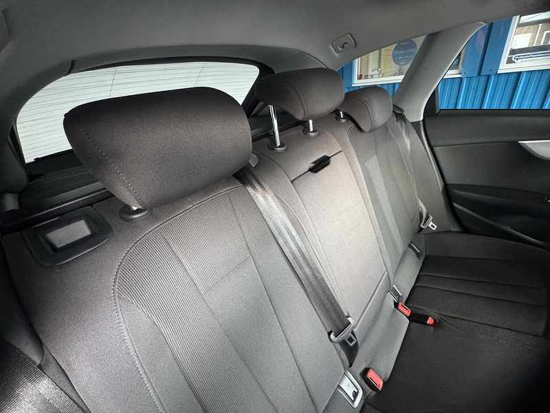 Audi 2.0 TDI ultra Sport Estate 5dr Diesel S Tronic Euro 6 (s/s) (190 ps)