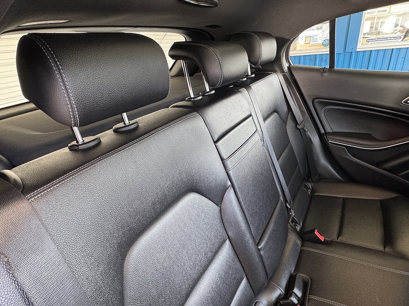 Mercedes-Benz 2.1 GLA200d Sport (Premium Plus) SUV 5dr Diesel 7G-DCT Euro 6 (s/s) (136 ps)