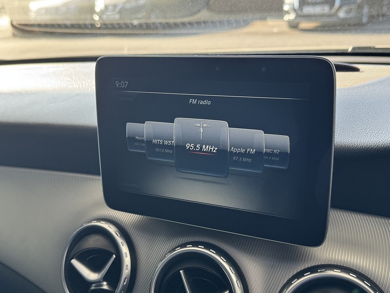 Mercedes-Benz 2.1 GLA200d Sport (Premium Plus) SUV 5dr Diesel 7G-DCT Euro 6 (s/s) (136 ps)