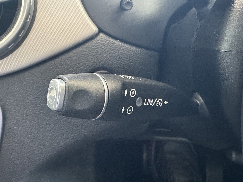 Mercedes-Benz 2.1 GLA200d Sport (Premium Plus) SUV 5dr Diesel 7G-DCT Euro 6 (s/s) (136 ps)