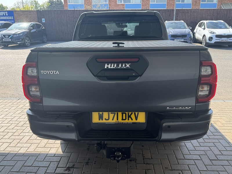 Toyota D-4D Invincible X Pickup 2.8 Automatic Diesel