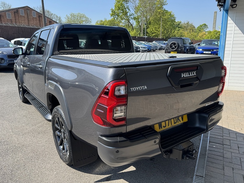 Toyota D-4D Invincible X Pickup 2.8 Automatic Diesel