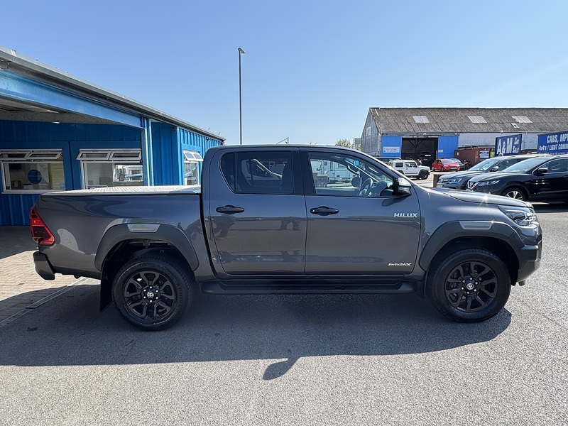 Toyota D-4D Invincible X Pickup 2.8 Automatic Diesel