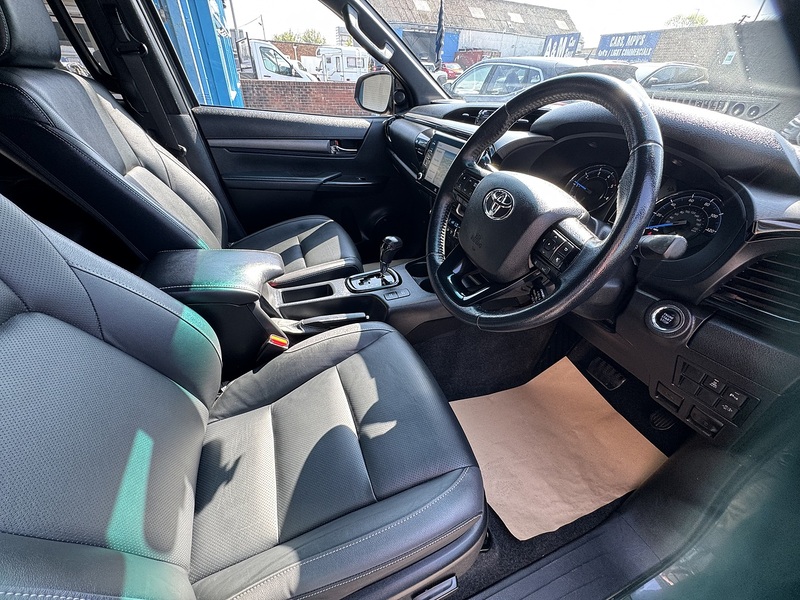 Toyota D-4D Invincible X Pickup 2.8 Automatic Diesel