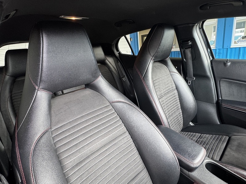 Mercedes-Benz 2.1 GLA200d AMG Line SUV 5dr Diesel Manual Euro 6 (s/s) (136 ps)