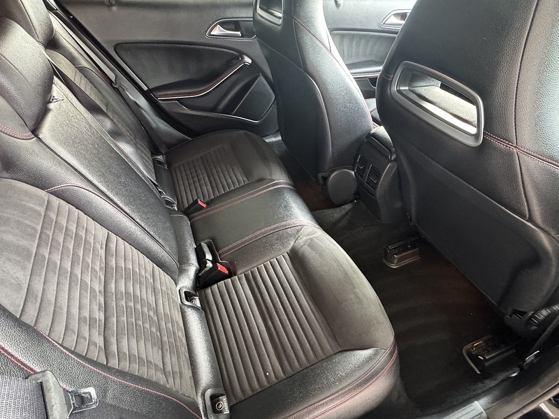 Mercedes-Benz 2.1 GLA200d AMG Line SUV 5dr Diesel Manual Euro 6 (s/s) (136 ps)