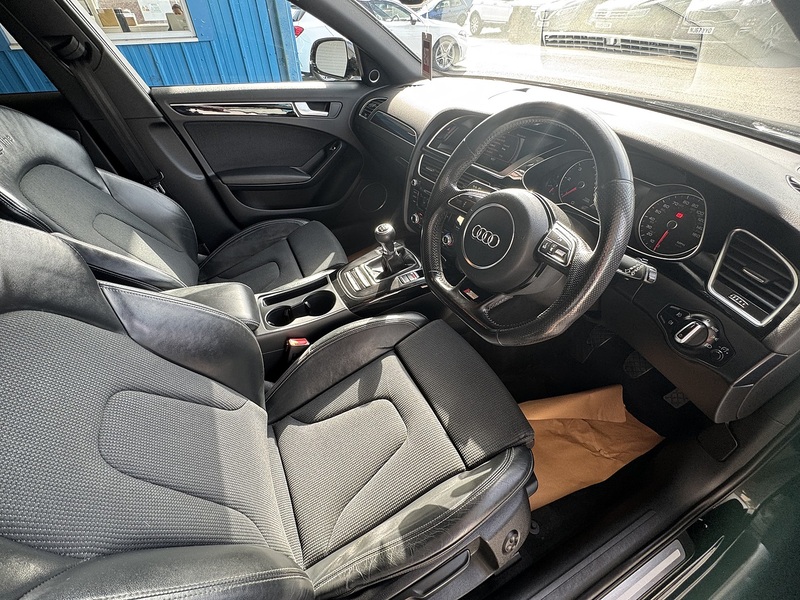 Audi 2.0 TDI Black Edition Plus Estate 5dr Diesel Manual Euro 5 (s/s) (177 ps)