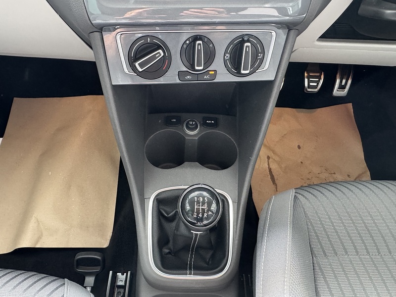 Volkswagen 1.0 BlueMotion Tech SE Design Hatchback 5dr Petrol Manual Euro 6 (s/s) (60 ps)