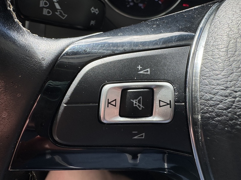 Volkswagen 1.0 BlueMotion Tech SE Design Hatchback 5dr Petrol Manual Euro 6 (s/s) (60 ps)