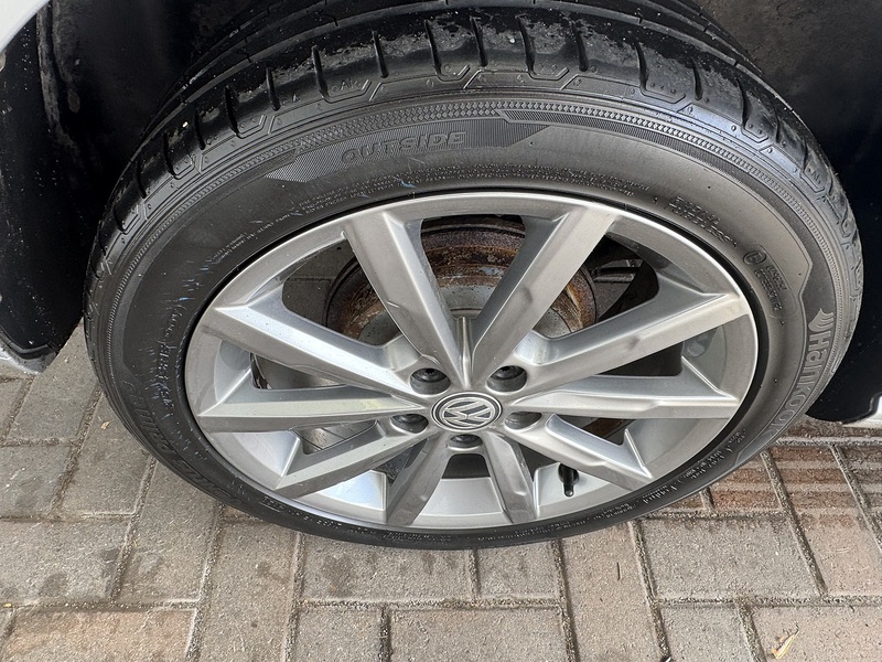 Volkswagen 1.0 BlueMotion Tech SE Design Hatchback 5dr Petrol Manual Euro 6 (s/s) (60 ps)