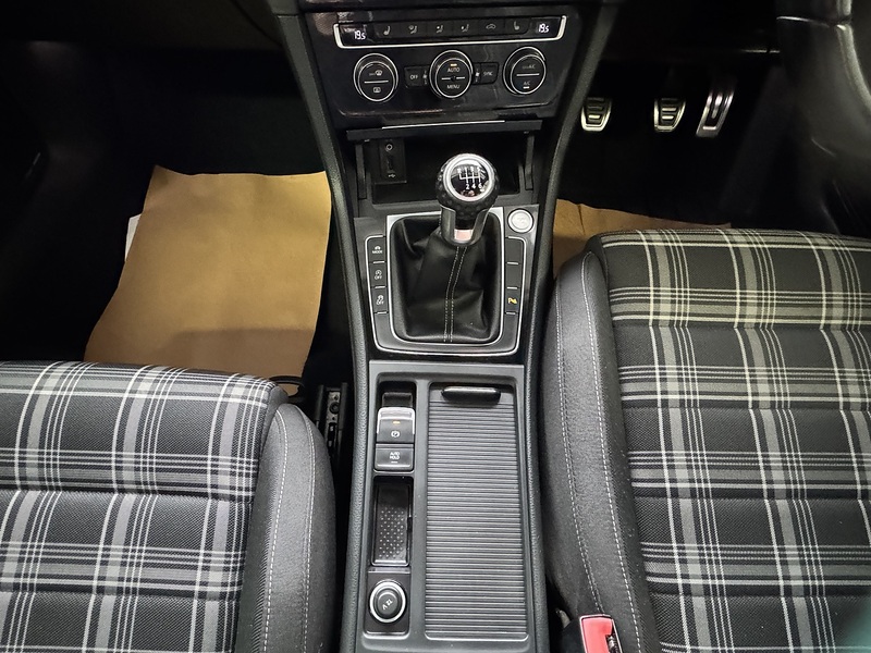 Volkswagen 2.0 TDI BlueMotion Tech GTD Hatchback 5dr Diesel Manual Euro 6 (s/s) (184 ps)