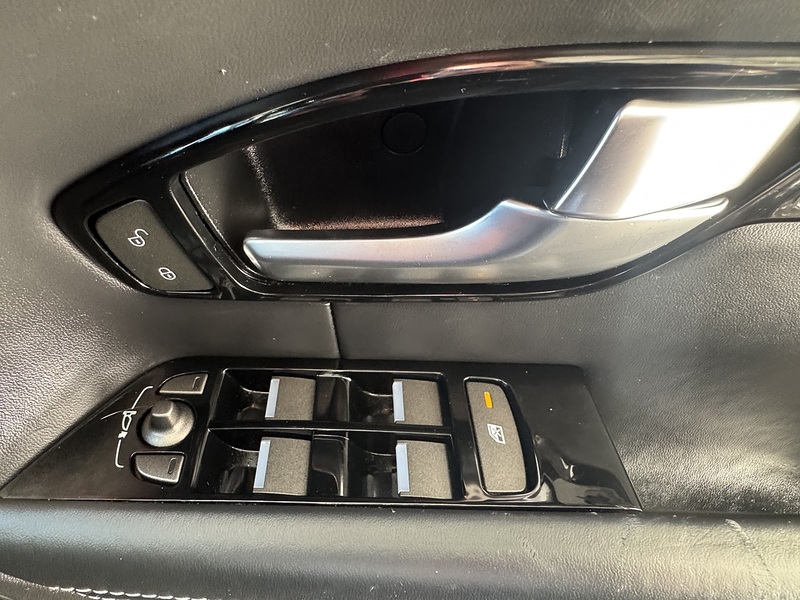 Land Rover 2.0 SD4 Autobiography SUV 5dr Diesel Auto 4WD Euro 6 (s/s) (240 ps)