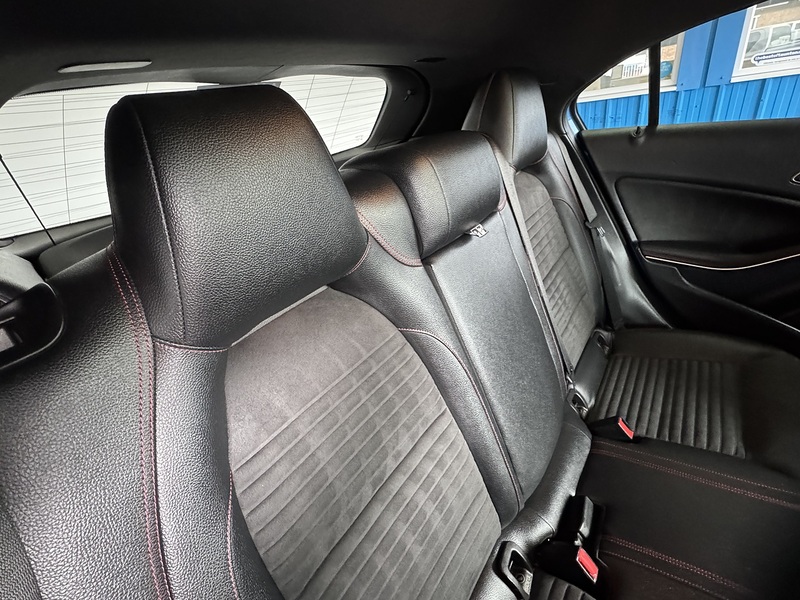 Mercedes-Benz 2.1 A220 CDI AMG Night Edition Hatchback 5dr Diesel 7G-DCT Euro 6 (s/s) (170 ps)