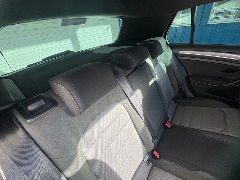 Volkswagen 2.0 TDI BlueMotion Tech R-Line Hatchback 5dr Diesel DSG Euro 6 (s/s) (150 ps)