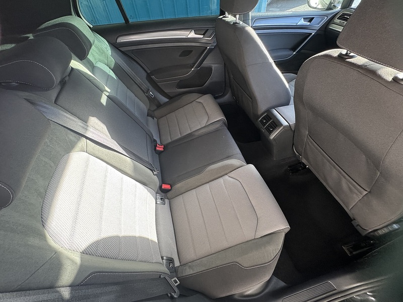 Volkswagen 2.0 TDI BlueMotion Tech R-Line Hatchback 5dr Diesel DSG Euro 6 (s/s) (150 ps)