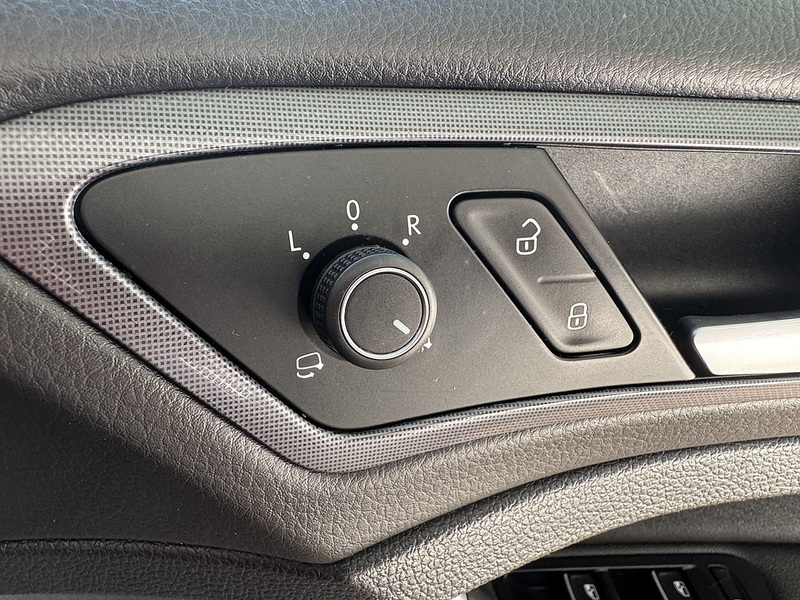 Volkswagen 2.0 TDI BlueMotion Tech R-Line Hatchback 5dr Diesel DSG Euro 6 (s/s) (150 ps)