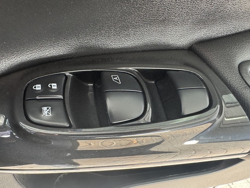 Nissan 1.6 Bose Personal Edition SUV 5dr Petrol Manual Euro 6 (112 ps)