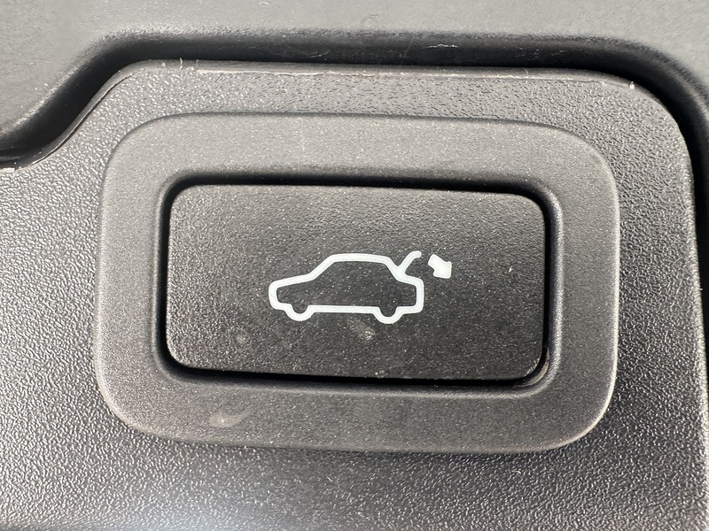 Land Rover 2.0 TD4 HSE Dynamic Lux SUV 5dr Diesel Auto 4WD Euro 6 (s/s) (180 ps)