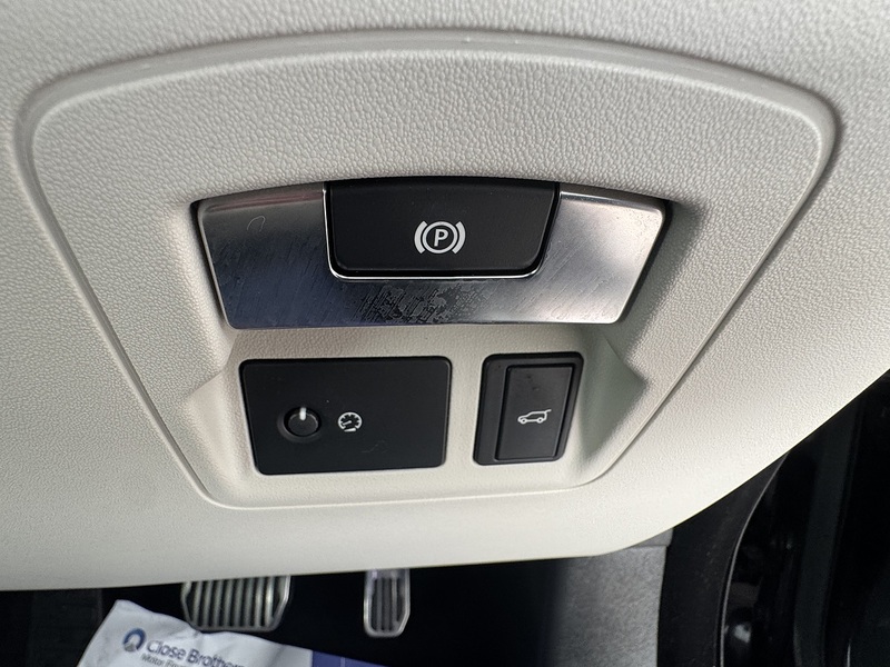 Land Rover 2.0 D180 R-Dynamic SE SUV 5dr Diesel Auto 4WD Euro 6 (s/s) (180 ps)