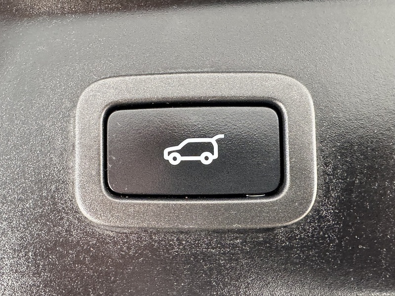 Land Rover 2.0 D180 R-Dynamic SE SUV 5dr Diesel Auto 4WD Euro 6 (s/s) (180 ps)