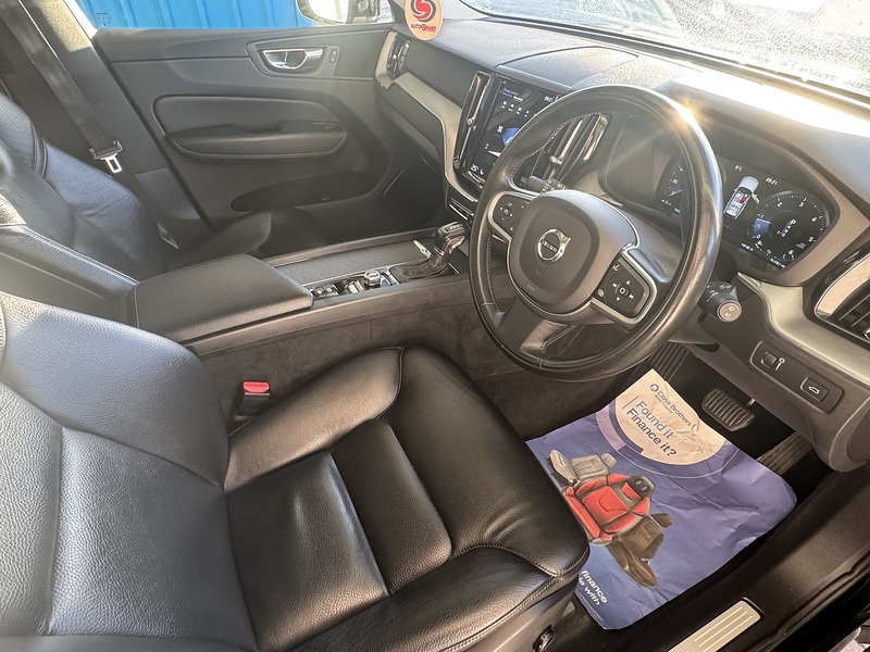 Volvo 2.0 D4 Momentum SUV 5dr Diesel Auto AWD Euro 6 (s/s) (190 ps)