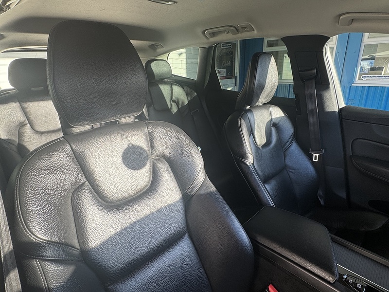 Volvo 2.0 D4 Momentum SUV 5dr Diesel Auto AWD Euro 6 (s/s) (190 ps)