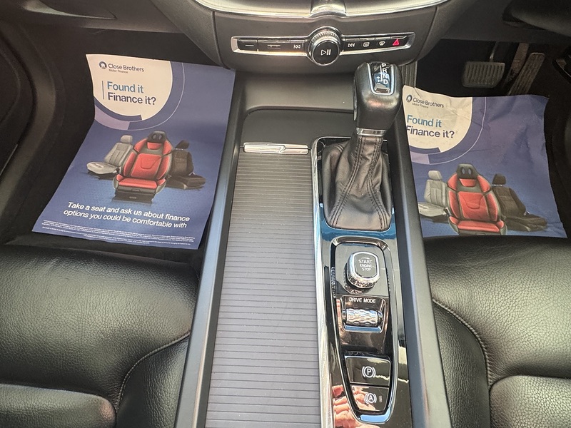 Volvo 2.0 D4 Momentum SUV 5dr Diesel Auto AWD Euro 6 (s/s) (190 ps)