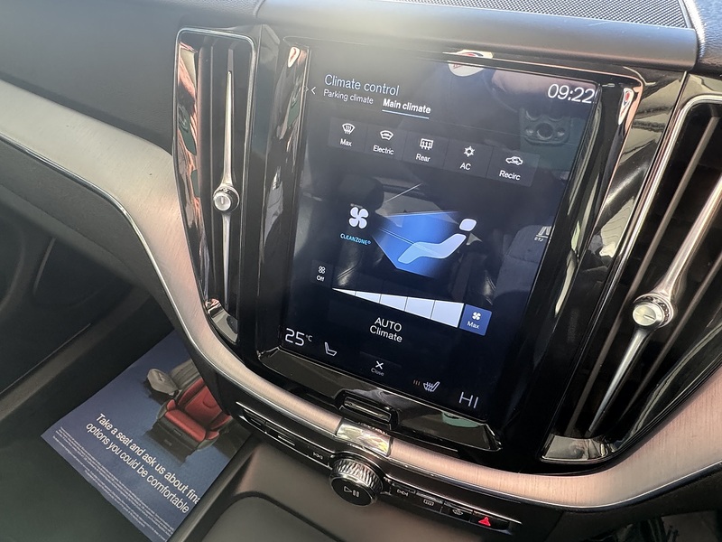 Volvo 2.0 D4 Momentum SUV 5dr Diesel Auto AWD Euro 6 (s/s) (190 ps)