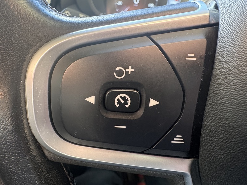 Volvo 2.0 D4 Momentum SUV 5dr Diesel Auto AWD Euro 6 (s/s) (190 ps)