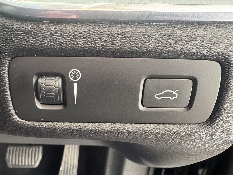 Volvo 2.0 D4 Momentum SUV 5dr Diesel Auto AWD Euro 6 (s/s) (190 ps)