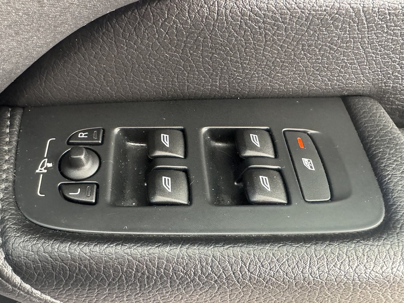 Volvo 2.0 D4 Momentum SUV 5dr Diesel Auto AWD Euro 6 (s/s) (190 ps)