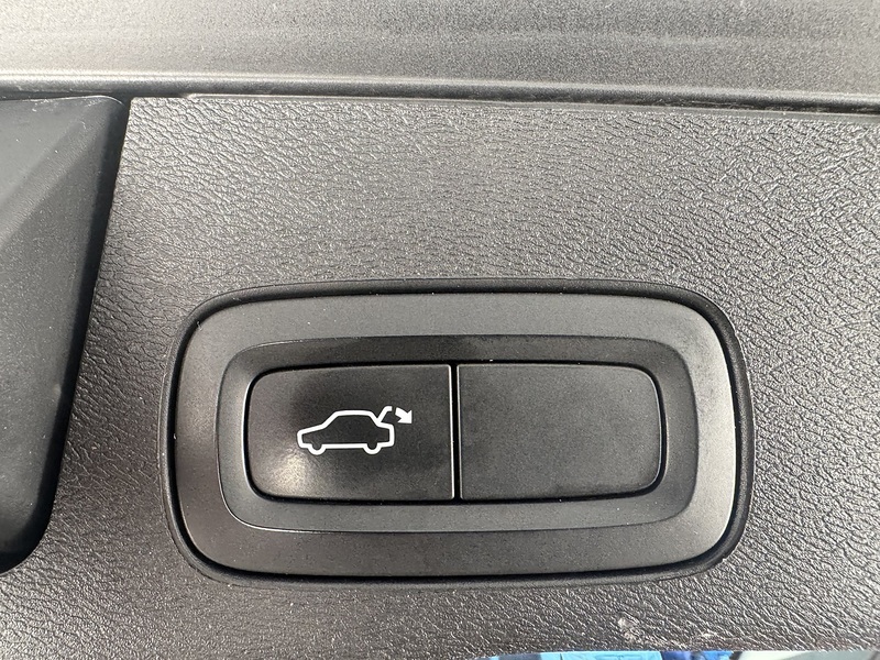 Volvo 2.0 D4 Momentum SUV 5dr Diesel Auto AWD Euro 6 (s/s) (190 ps)