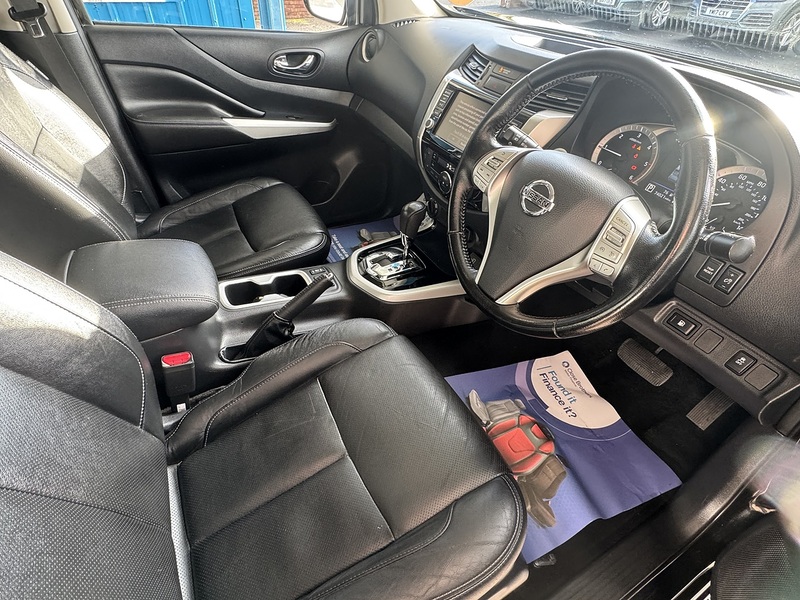 Nissan dCi Tekna Pickup 2.3 Automatic Diesel