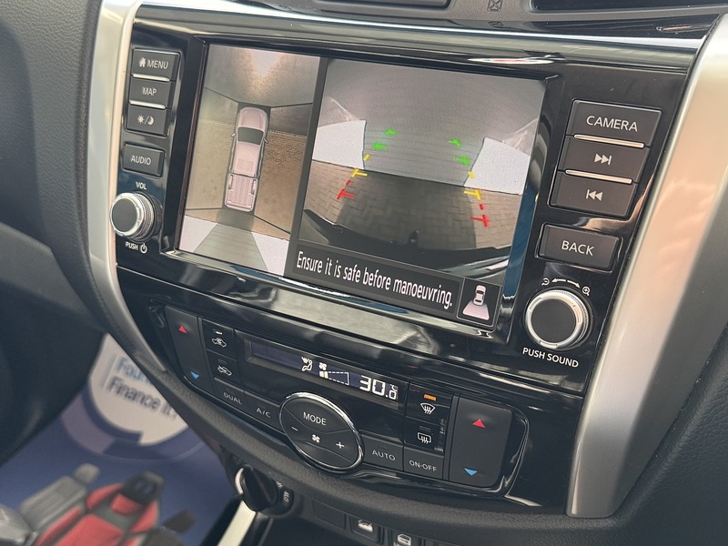 Nissan dCi Tekna Pickup 2.3 Automatic Diesel