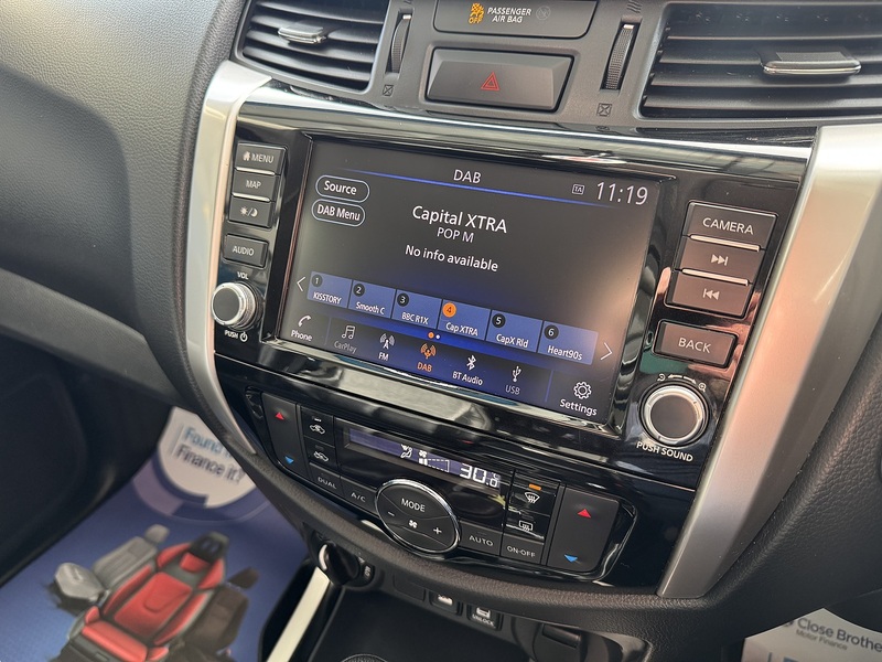 Nissan dCi Tekna Pickup 2.3 Automatic Diesel