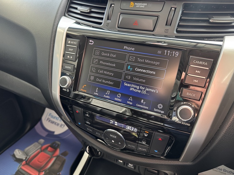 Nissan dCi Tekna Pickup 2.3 Automatic Diesel