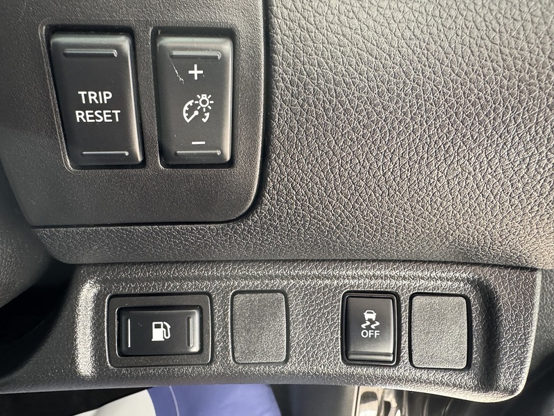 Nissan dCi Tekna Pickup 2.3 Automatic Diesel