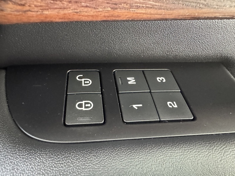 Land Rover TD V6 HSE Luxury SUV 3.0 Automatic Diesel